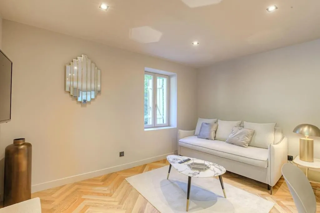 Appartement T3 Dans Residence Calme, Saint-Didier Frankrijk