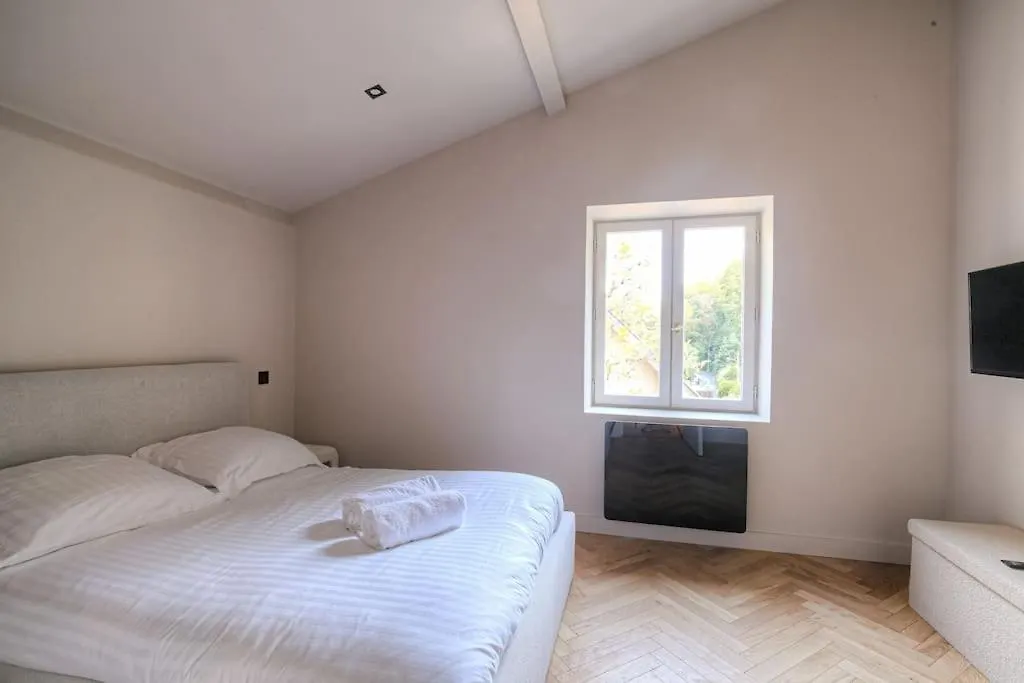 Appartement T3 Dans Residence Calme, Saint-Didier Frankrijk